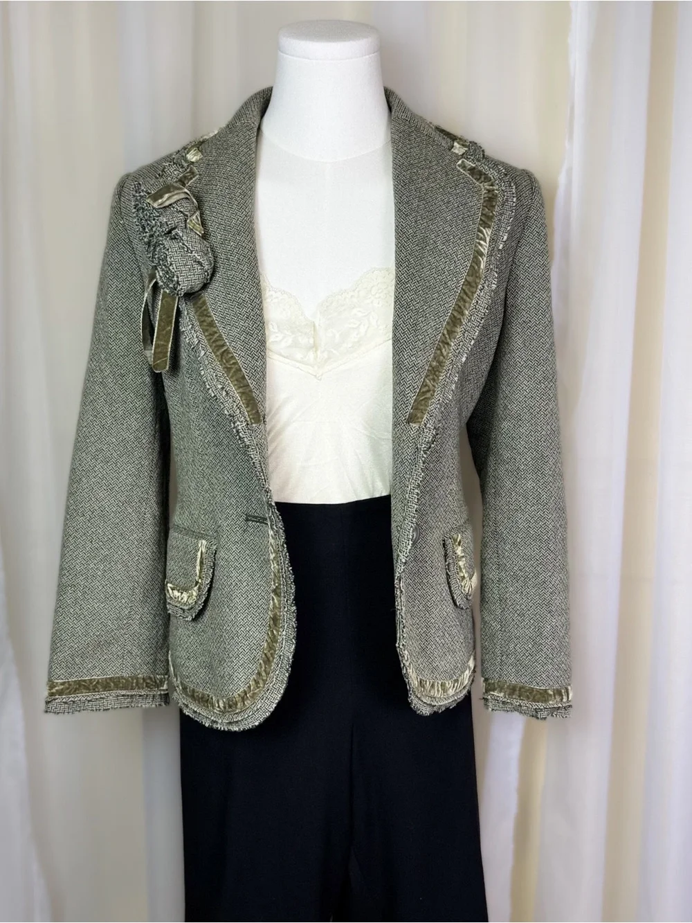 Banana Republic Wool Blazer w/ Velvet Trim + Floral Brooch tweed size 4 - Picture 5 of 14